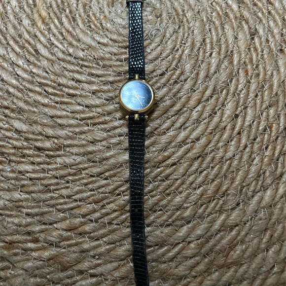 Authentic Vintage Gucci Watch - Picture 9 of 10